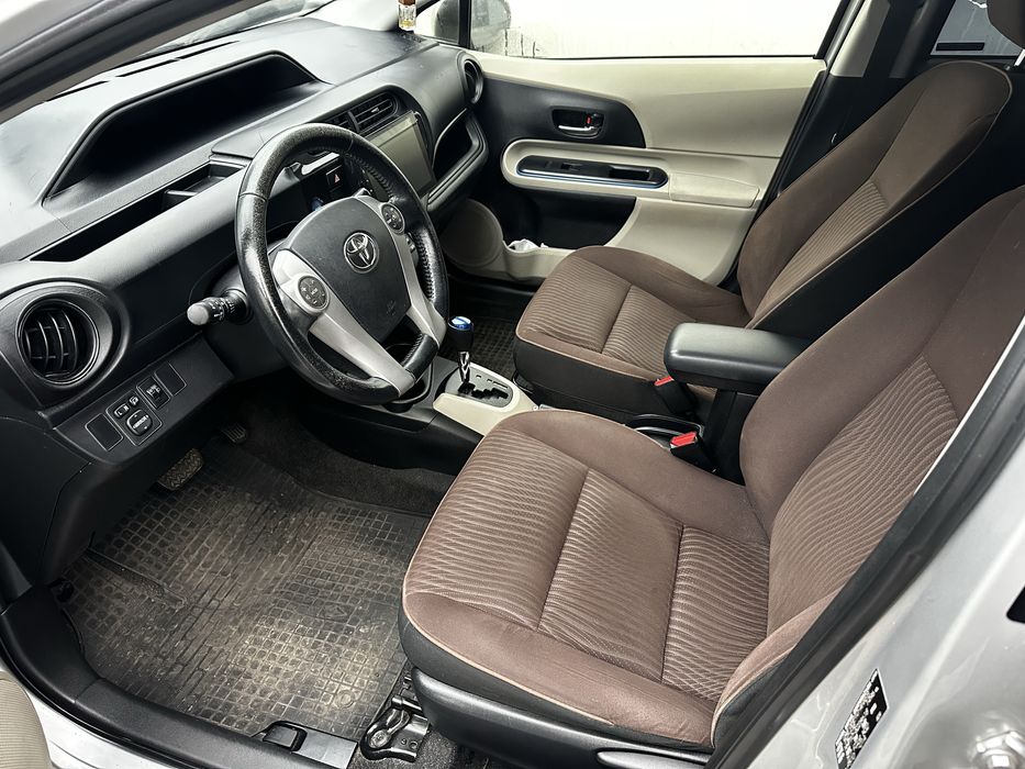 Toyota Aqua гібрид