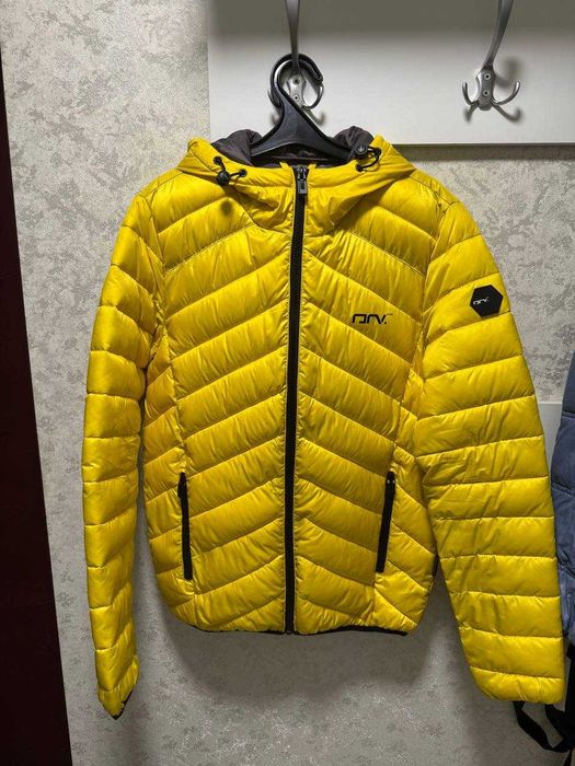 Жовта куртка розмір S