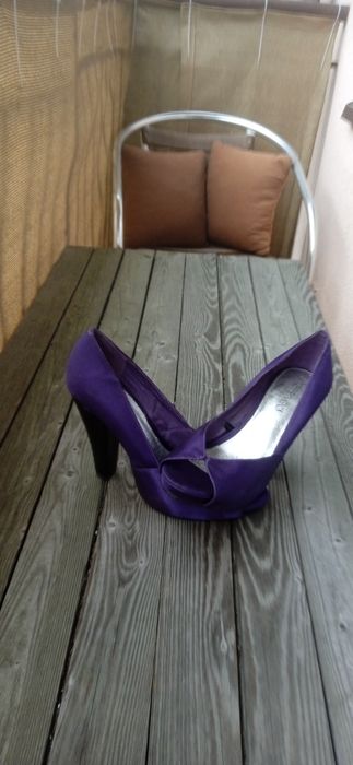 Damskie buty na obcasie Reserved