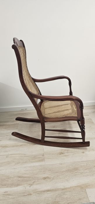 Cadeira de baloiço com palhinha