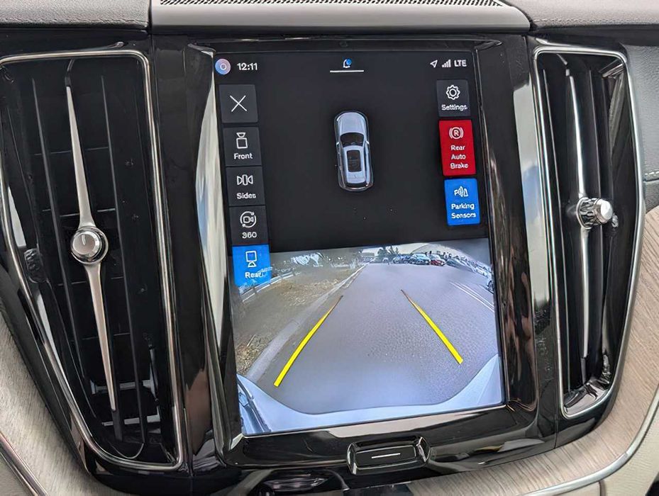 Volvo XC60 B5 Ultimate Dark Theme      2023