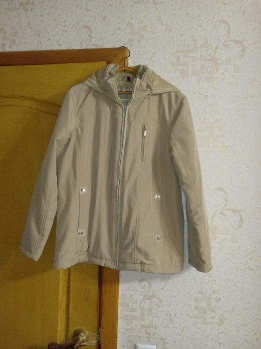 Жіноча зимова куртка на змейке