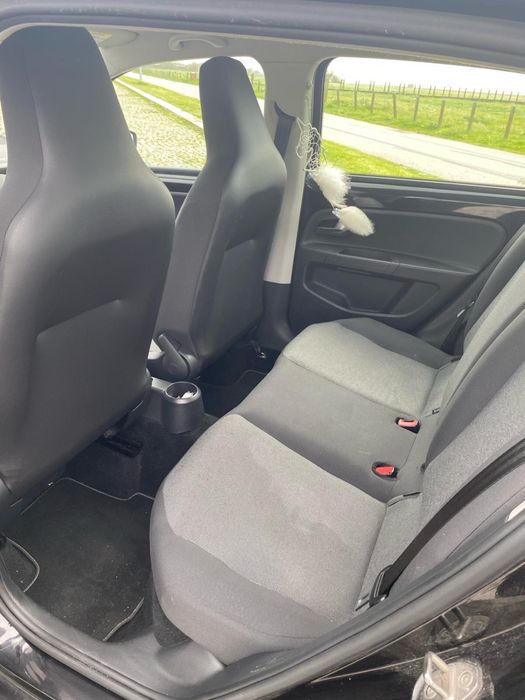 VW Up ! 1.0 Preto