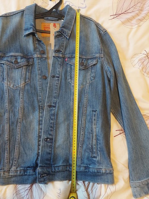 Нова куртка Levi's