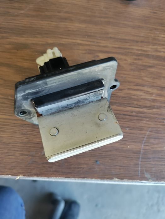 Резистор реостат регулятора скорости обдува печки на Mazda 626