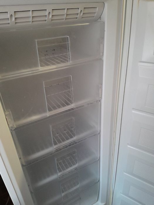 Продаж морозильної камери