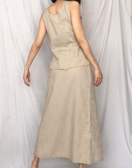 Conjunto bege com brocado top + saia comprida