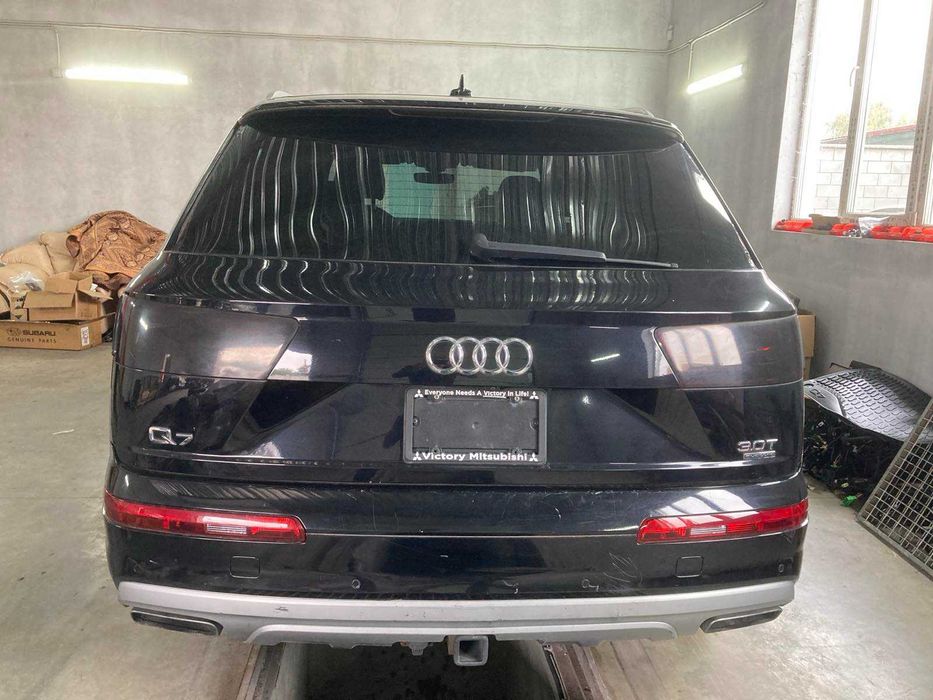 Кришка багажника ЛЯДА чорна колір 2T\C9X Audi Q7 2015 - 2021