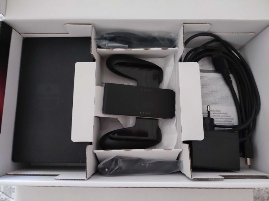 Consola Nintendo Switch com bolsa de transporte