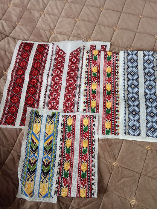 Продам вишиті вставки
