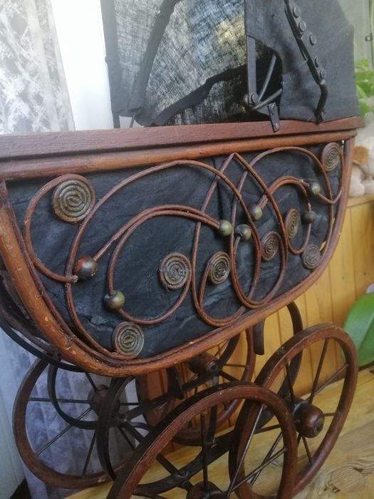 Коляска старинная антикварная из дерева
