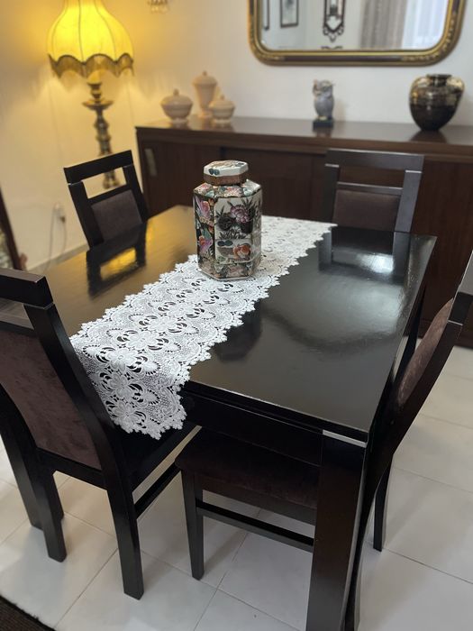 Mesa de jantar extensivel com 4 cadeiras