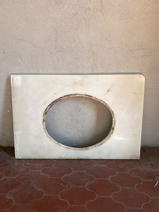 Tampo de Casa de Banho em Mármore com Recorte Oval - (BAIXA DE PREÇO)