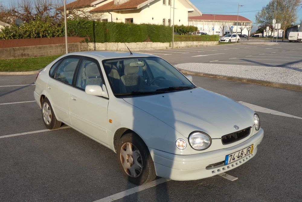Toyota corolla em bom estado uma boa oportunidade de negócio a um bom preço