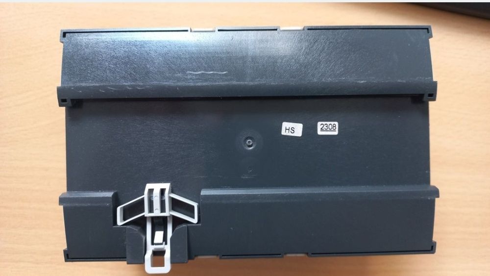 Релейна станція JUNG RS 8 REG HE (RS8REGHE) 8 каналів 24V / 230V