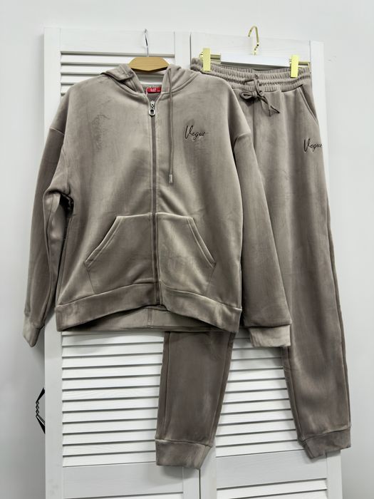 Теплий костюм з мікровельвету