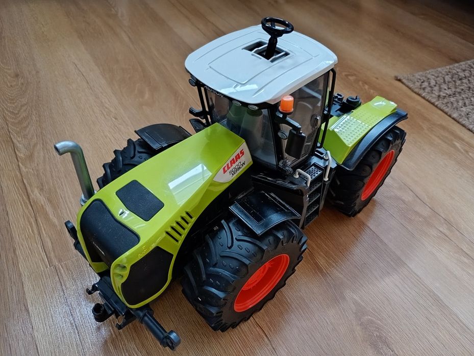 Claas 5000 Xerion Bruder