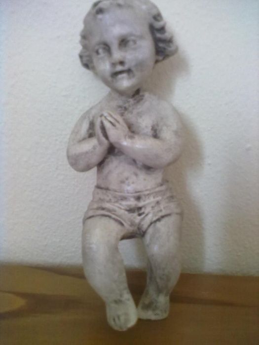 Presépio feito em pedra e pintado à mão