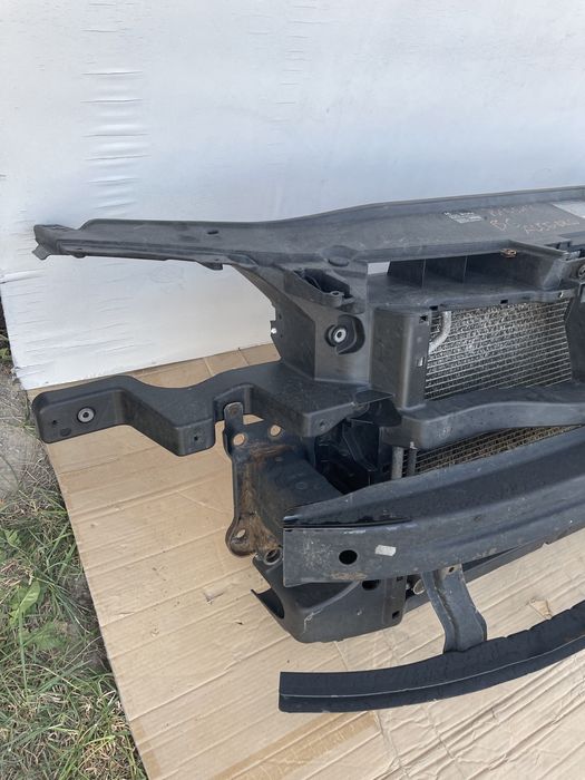 Телевізор, панель радіаторів ,передня панель passat b6