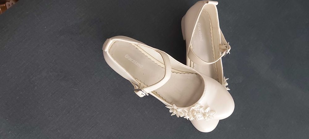 Buty dla dziewczynki na komunię