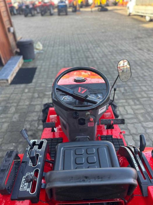 Yanmar KE3 com aro de proteção