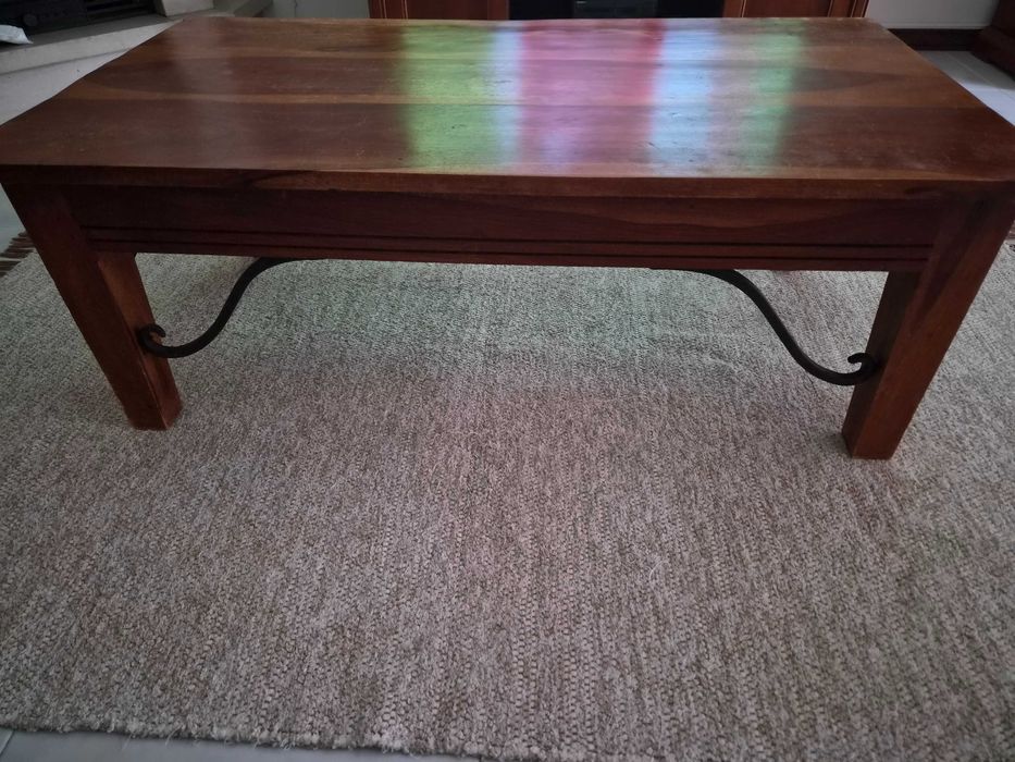 Mesa de madeira maciça