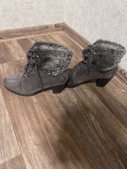 Продам зимние ботинки женские