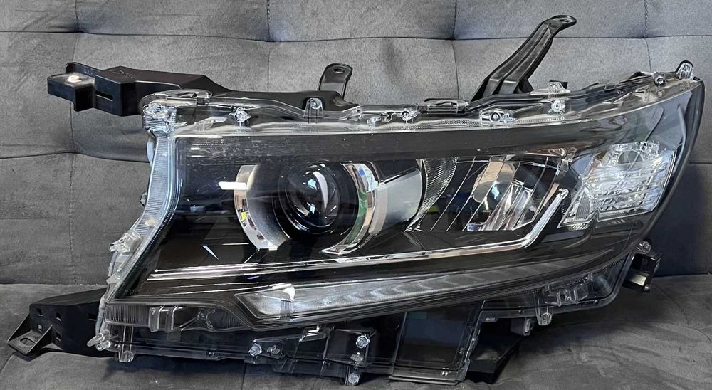 Фари передні Toyota Land Cruiser Prado J150 Фара права або ліва EU USA разборка
