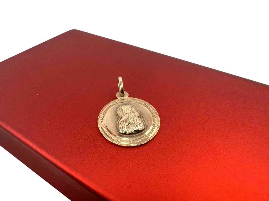 Złota zawieszka matka boska z jezusem pr: 585 w: 1,58g dł: 1,9cm