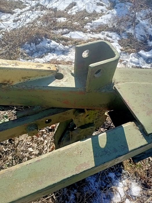 Плуг трьохкорпусний.