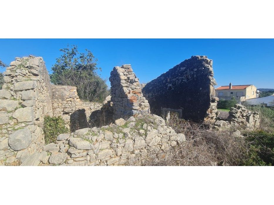 Terreno com ruína 1.700 m2 | São Brás de Alportel, Algarve