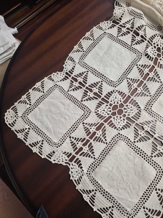 Vendo Toalha de Mesa em Renda Artesanal 3,5m – Feita à Mão e Exclusiva