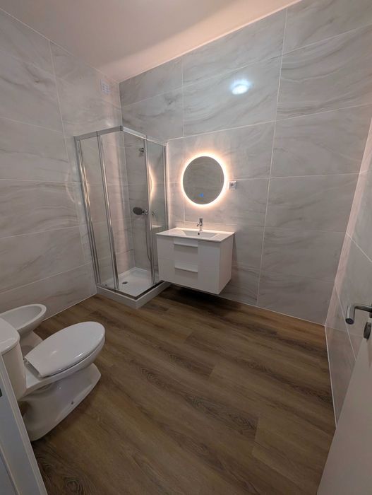 Renting a Room in a 2-Bedroom Apartment near GaiaShopping and Devesas Station, Utilities Included