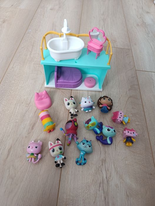 Zestaw figurek plus łazienka koci domek Gabi
