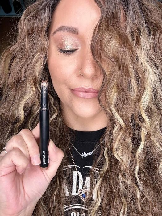Cień do powiek w kredce od Younique