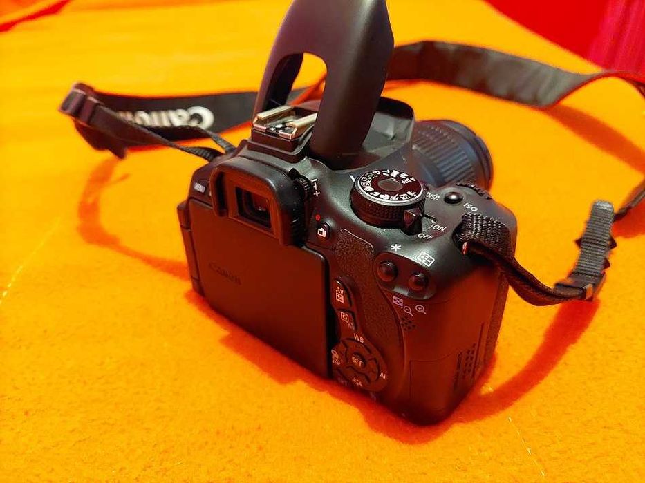 Máquina Fotográfica Canon EOS 600D Reflex - LER ANÚNCIO