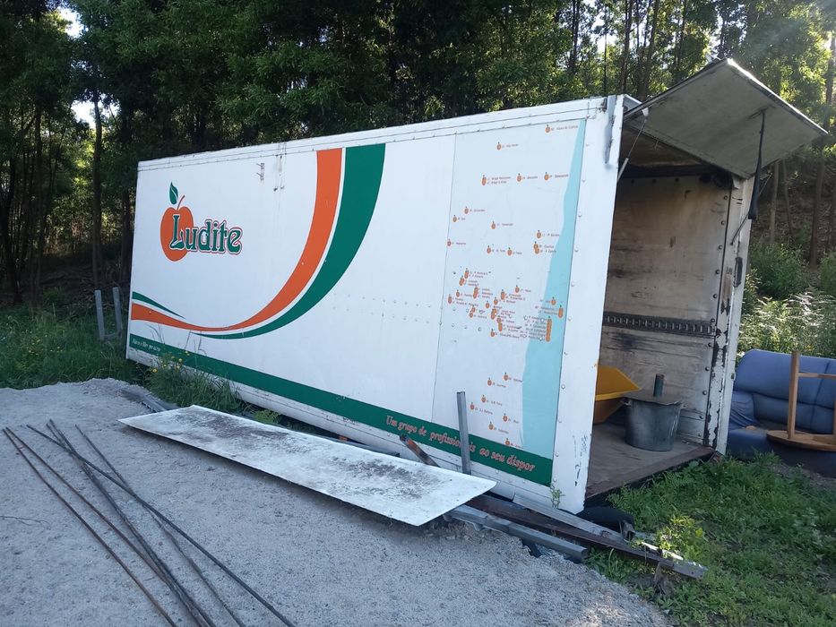 Venda de dois contentores