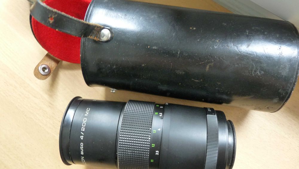 Obiektyw  PENTACON  MC  4/200mm  na gwint M42  w etui