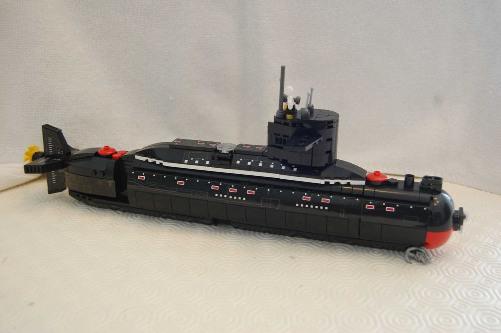 Submarino construído em blocos de contrução tipo Lego