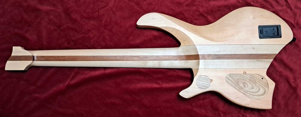 Електрогітара 7 струн хедлес мультімензура наскрізний гриф EMG pickups