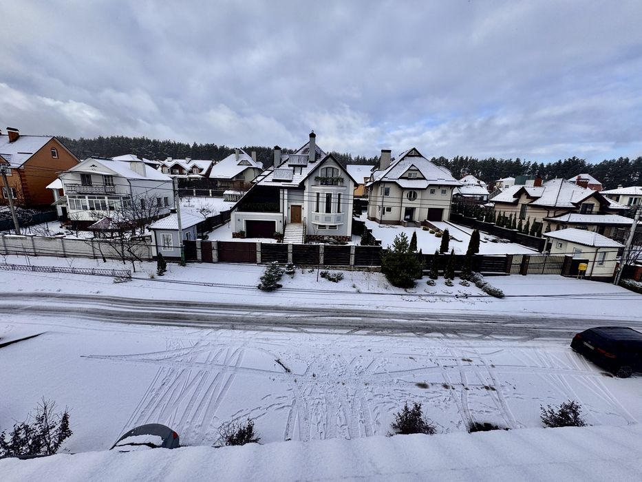 Таунхаус з закритою територією