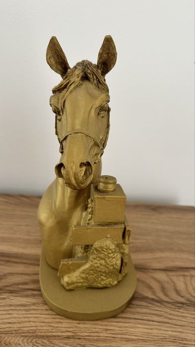 Estatuta busto cavalo