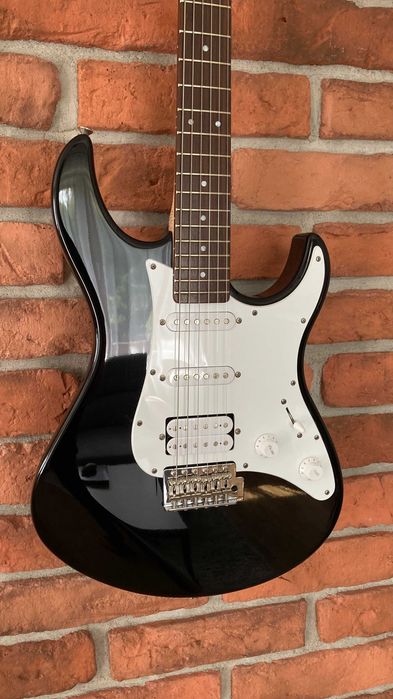 Yamaha Pacifica 012 gitara elektryczna