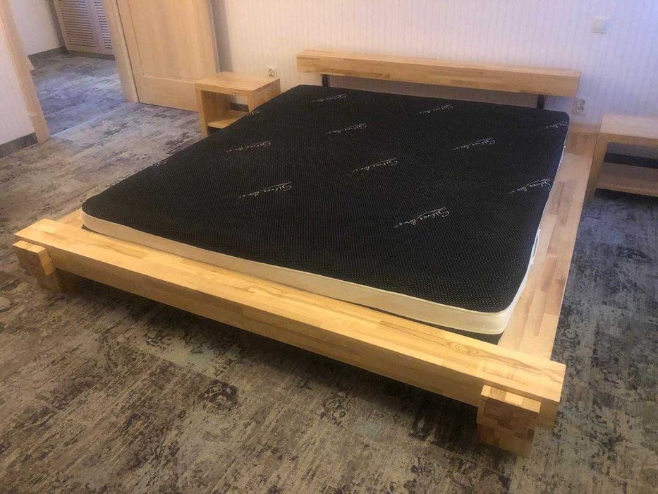 Łóżko sypialniane  dębowe z szafkami nocnymi