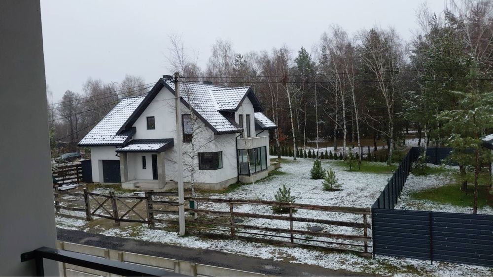 Будинок біля лісу