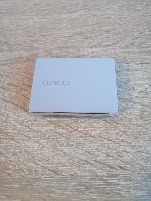 Clinique cień fioletowy do powiek