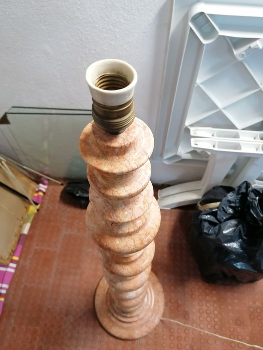 Candeeiro pé alto Mármore Rosa