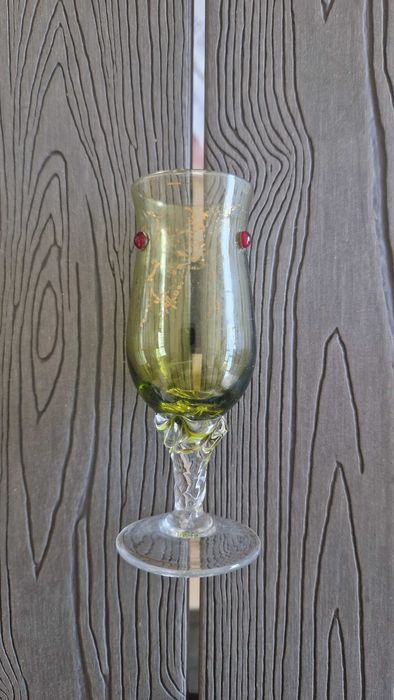 Copo de pé verde, vidro vintage