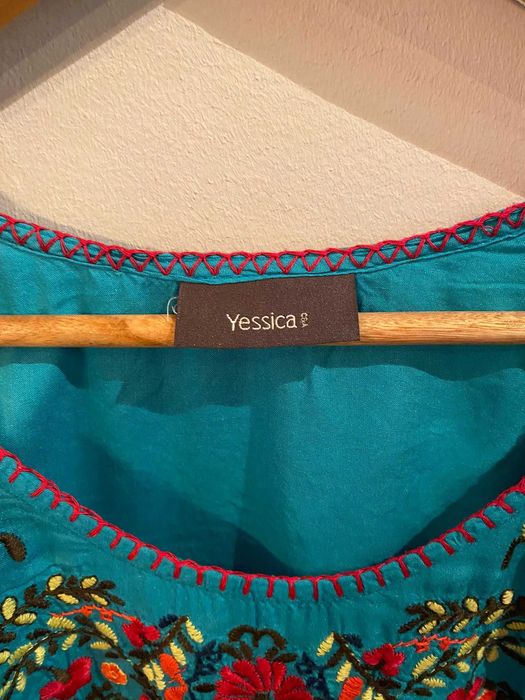 Túnica azul com flores, C&A