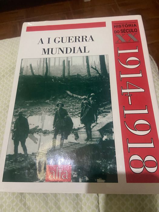 Enciclopédia composta por 8 livros